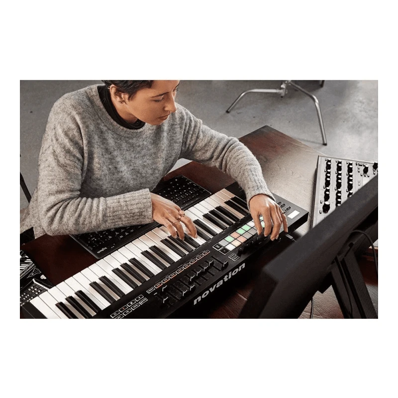 MIDI-контроллер Novation Launchkey 61 MK3