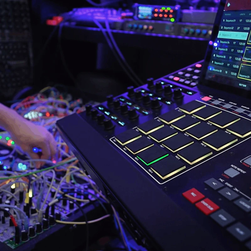 MIDI-контроллер Akai Mpc X