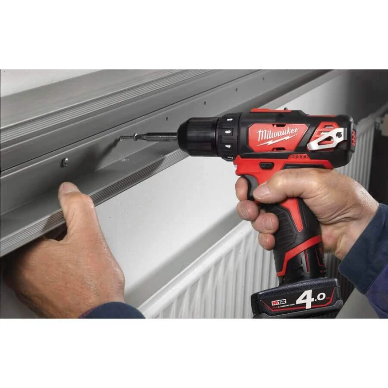 Дрель-шуруповерт Milwaukee M12BDD-402C (CASE+2X4.0)