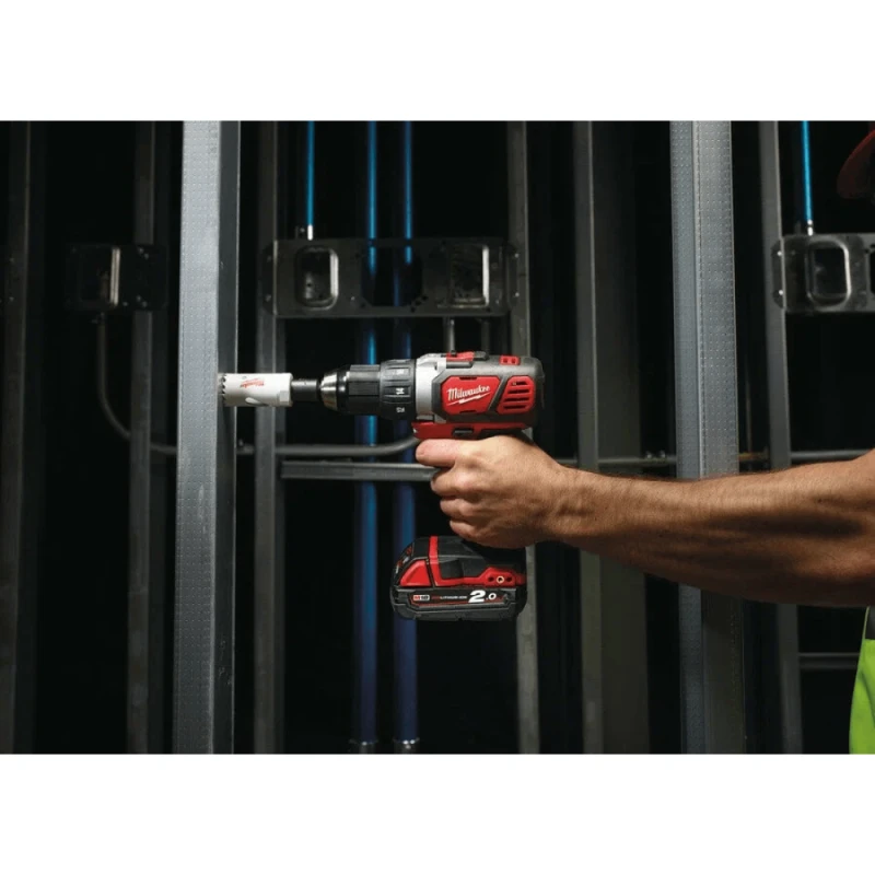 Дрель-шуруповерт Milwaukee M18BPD-202C (CASE+2X2.0)