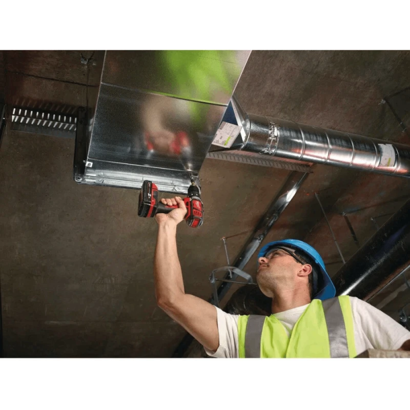 Дрель-шуруповерт Milwaukee M18BPD-202C (CASE+2X2.0)