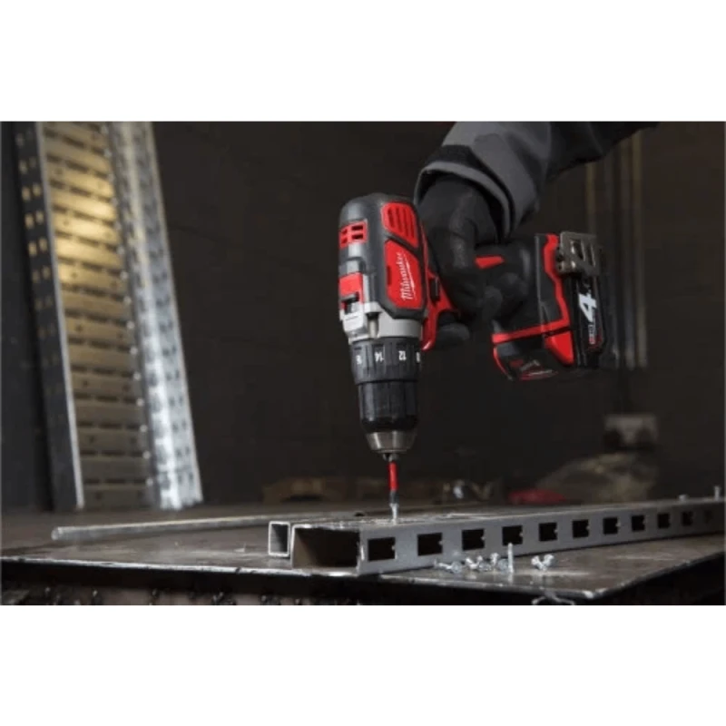 Дрель-шуруповерт Milwaukee M18CBLDD-402C (CASE+2X4.0)
