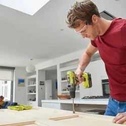 Дрель-шуруповерт Ryobi R18PD3-220S (Сумка+2X2.0)