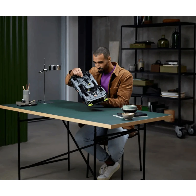 Конструктор LEGO Technic Peugeot 9X8 24H Le Mans Hybrid Hypercar / 42156