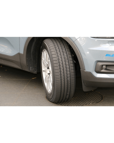 Yokohama BluEarth-XT AE61 102V 235/60R17