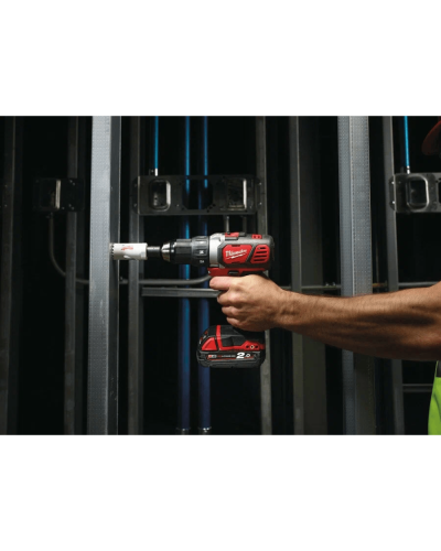 Drel-şurup bağlayan Milwaukee M18BPD-202C (CASE+2X2.0)
