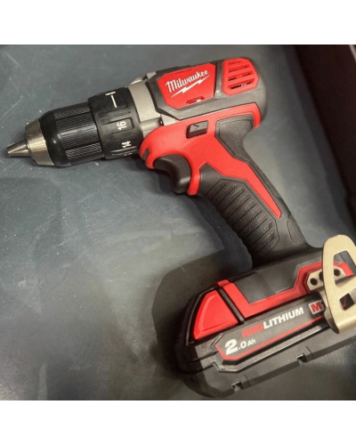 Drel-şurup bağlayan Milwaukee M18BPD-202C (CASE+2X2.0)