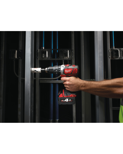 Drel-şurup bağlayan Milwaukee M18BPD-402C (CASE+2X4.0)