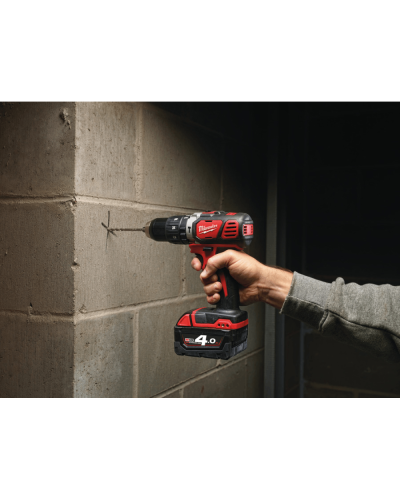 Drel-şurup bağlayan Milwaukee M18BPD-402C (CASE+2X4.0)