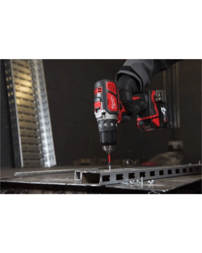Drel-şurup bağlayan Milwaukee M18CBLDD-402C (CASE+2X4.0)