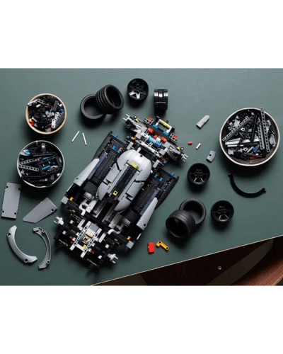 LEGO Technic Peugeot 9X8 24H Le Mans Hybrid Hypercar / 42156