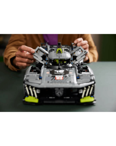 LEGO Technic Peugeot 9X8 24H Le Mans Hybrid Hypercar / 42156